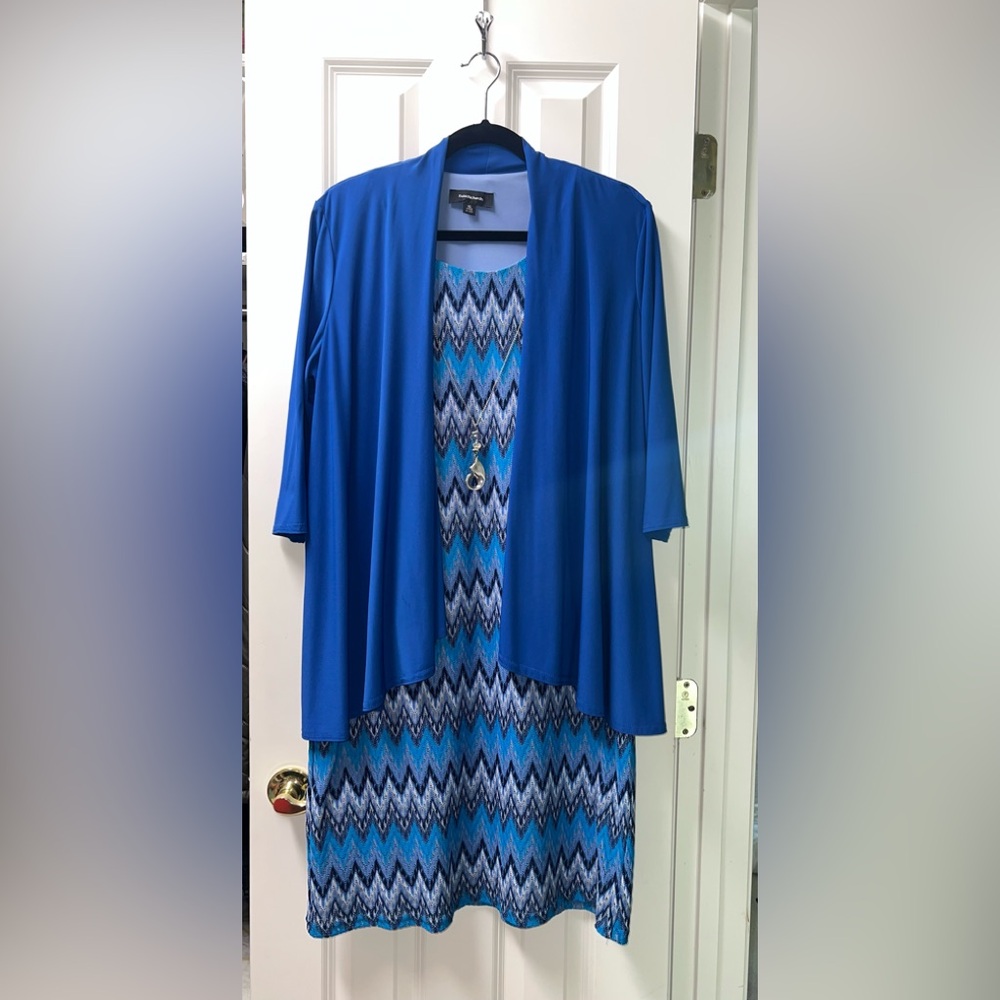 NWT women's two piece dress R&M
Richards Size 16 royal blue RETAIL 98.00